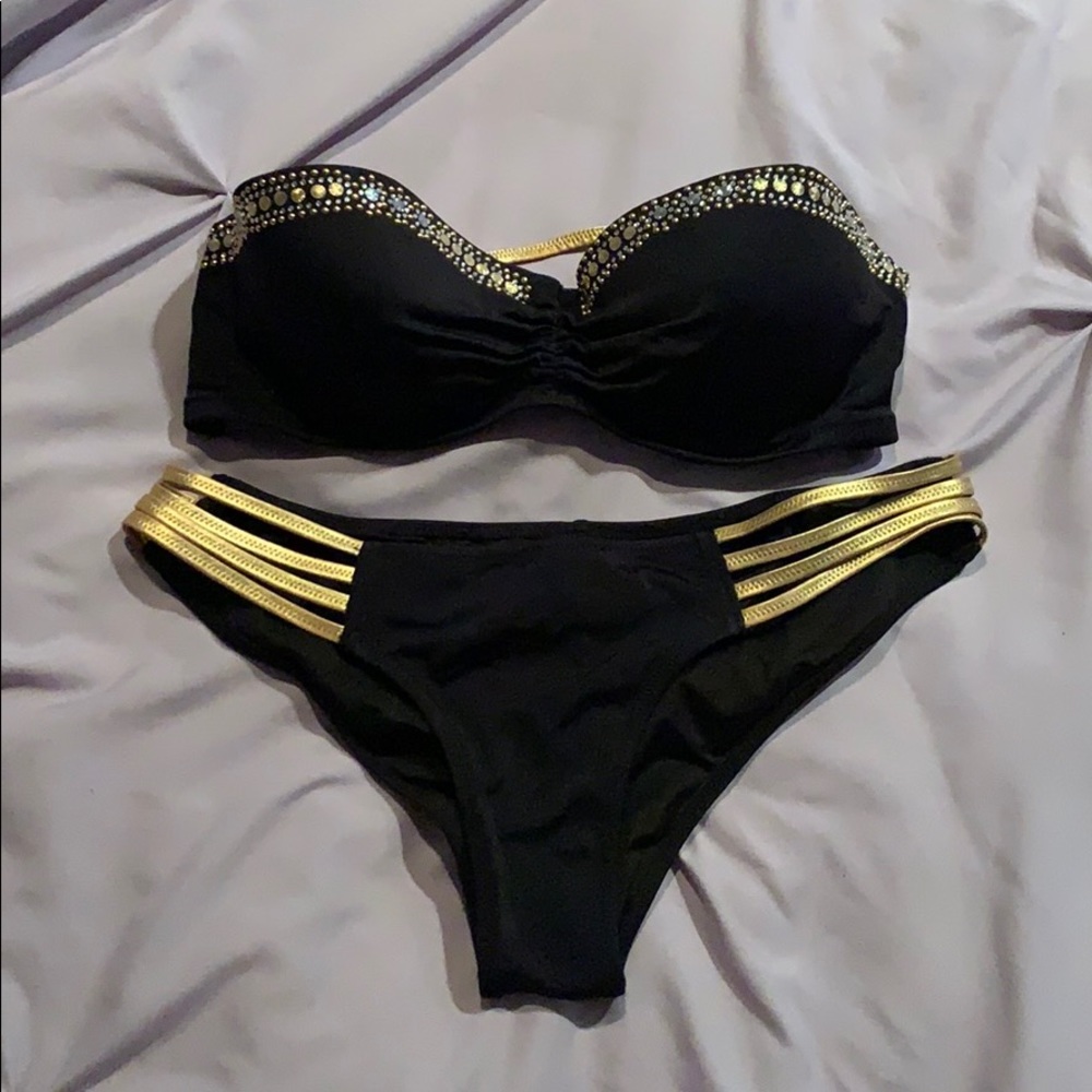 Victoria’s Secret strapless bikini
